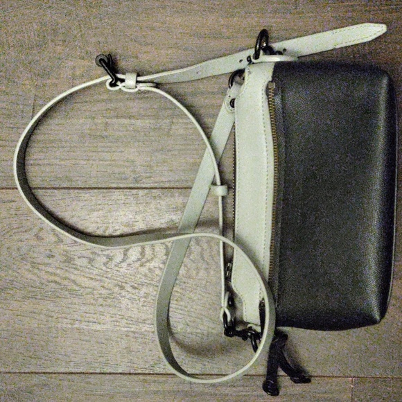 Rebecca Minkoff Handbags - Rebecca Minkoff City Leather Crossbody